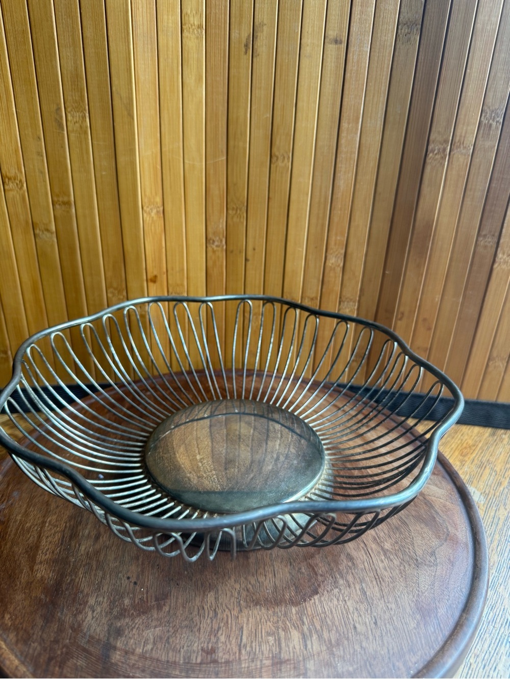 Mid Century Vintage Metal Wire Fruit Bowl / Bread Basket - Decor